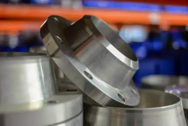 Lateral shot of weld neck flange in which you can see all its dimensions including that of the neck that this model includes.